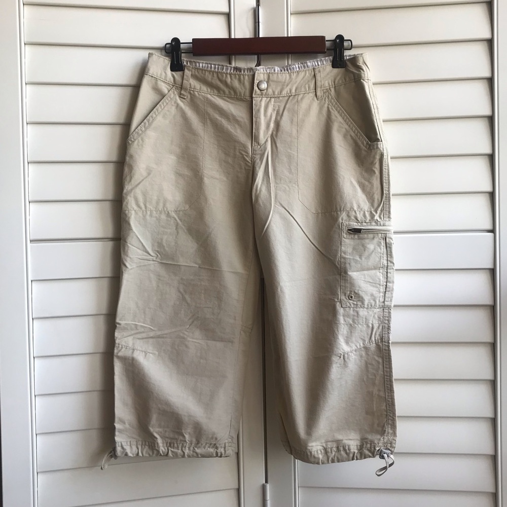 Columbia Outdoor Khakis Cargo Capris Size 6